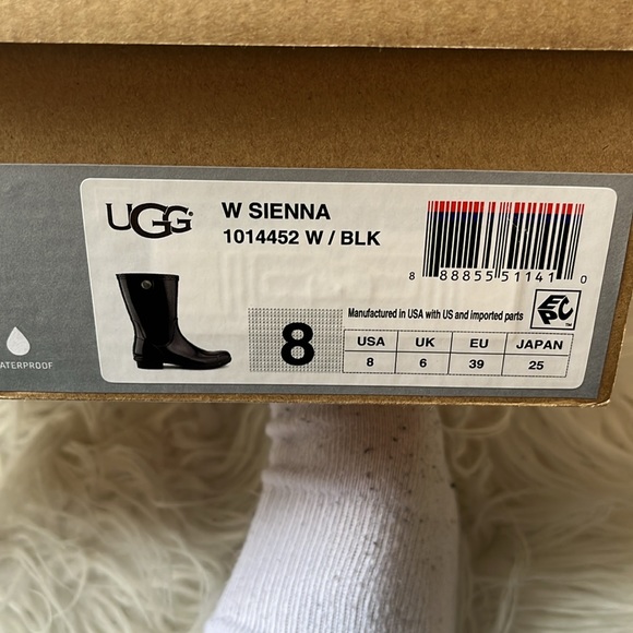 UGG rain boots - Picture 4 of 4